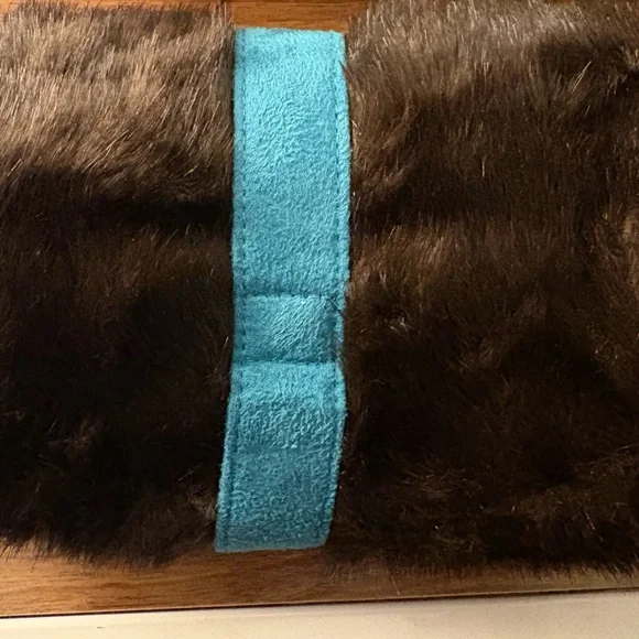 Nwt- Stephanie Johnson-  Faux Fur Cosmetic Bag - Picture 7 of 7